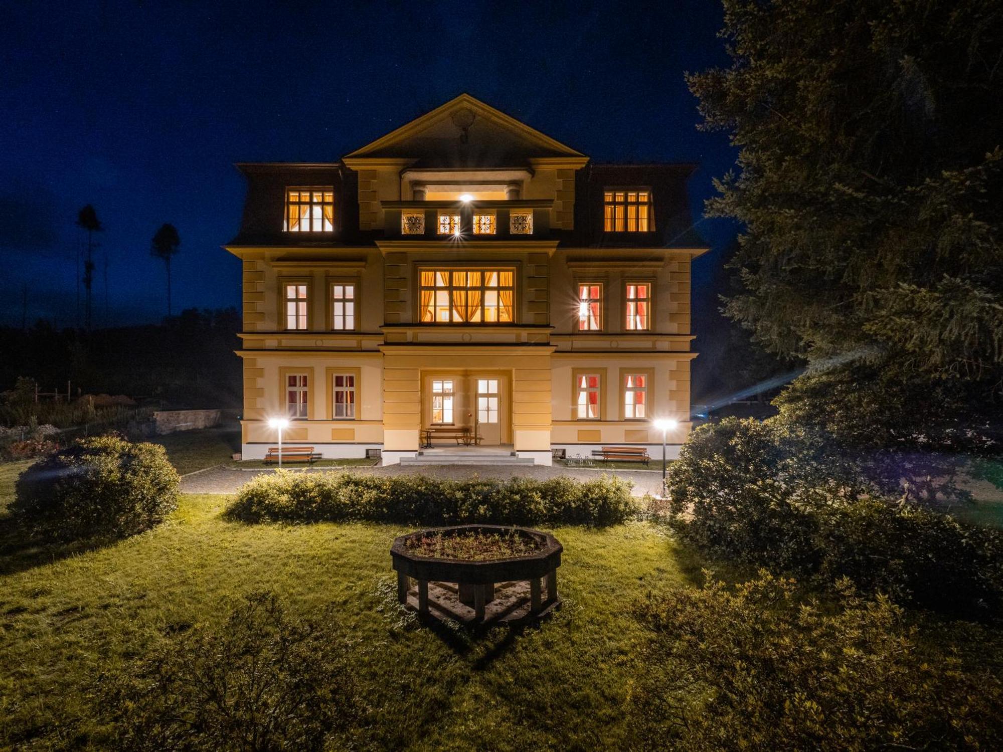 Zamecek Waldsteinovo Zatisi Hotel Svatoslav Exterior photo